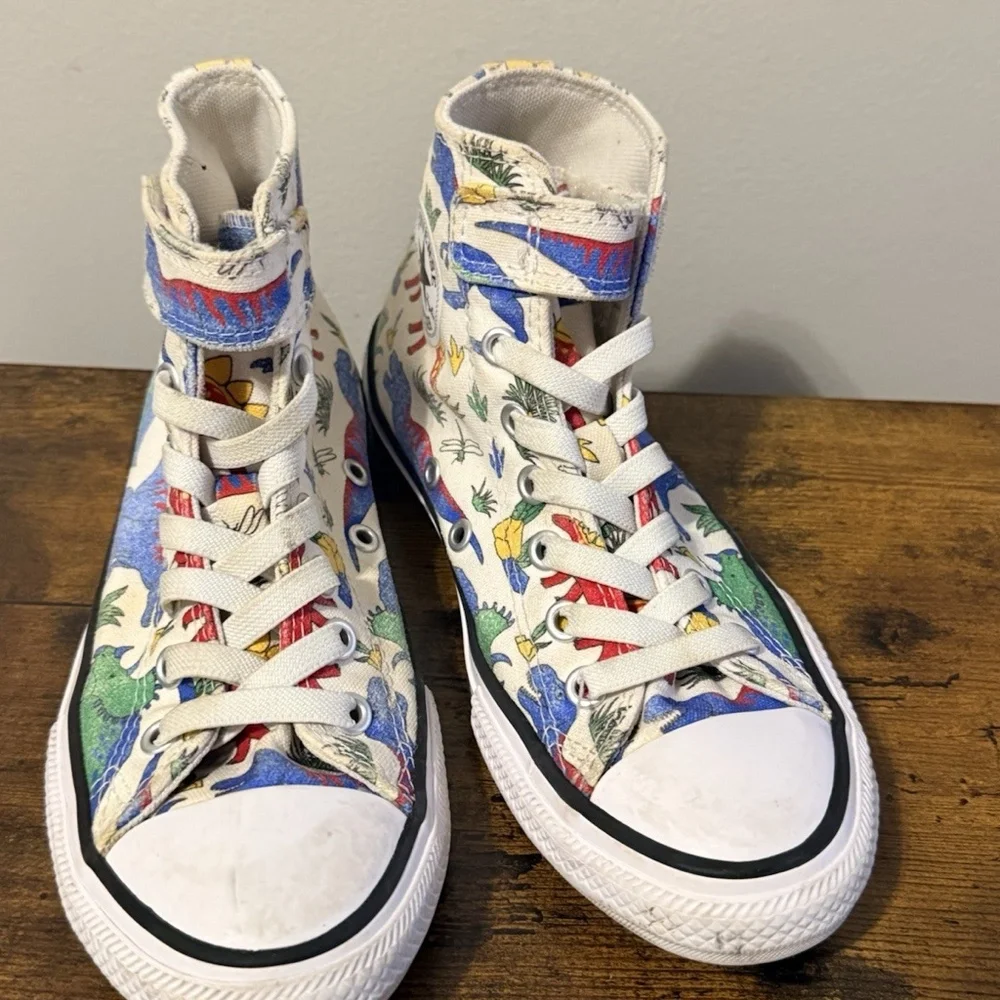CONVERSE Chuck Taylor All Star YOUTH Dino Mid-Top SNEAKER size 2